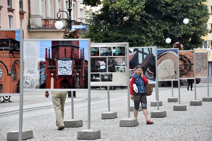 Plenerowa wystawa „Śladami legnickich zegarów” w Legnicy [ZDJĘCIA]