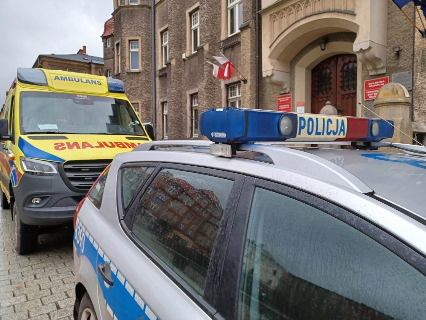 Interwencja policji i straży miejskiej po Ratuszem w...