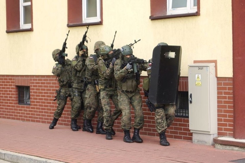 "Terroryści" opanowali koszary w Szczecinie. Ale nie na długo! Spokojnie, to tylko ćwiczenia