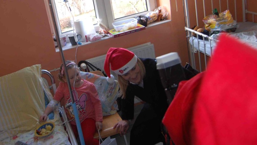 Gwiazdy mikołajkowej imprezy odwiedziły pacjentów malborskiego szpitala