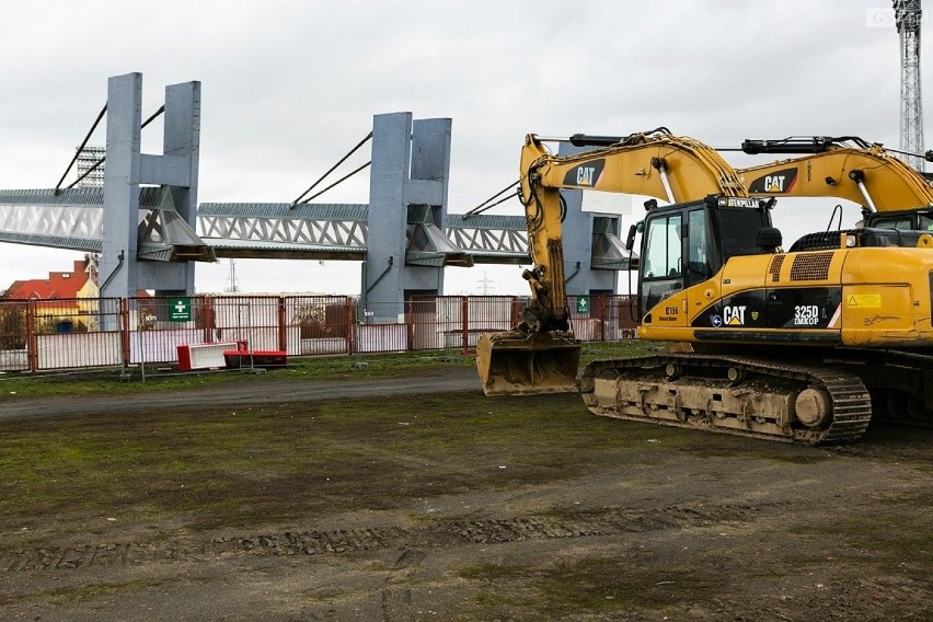 Przebudowa stadionu w Szczecinie: wjechały ciężkie maszyny [ZDJĘCIA]