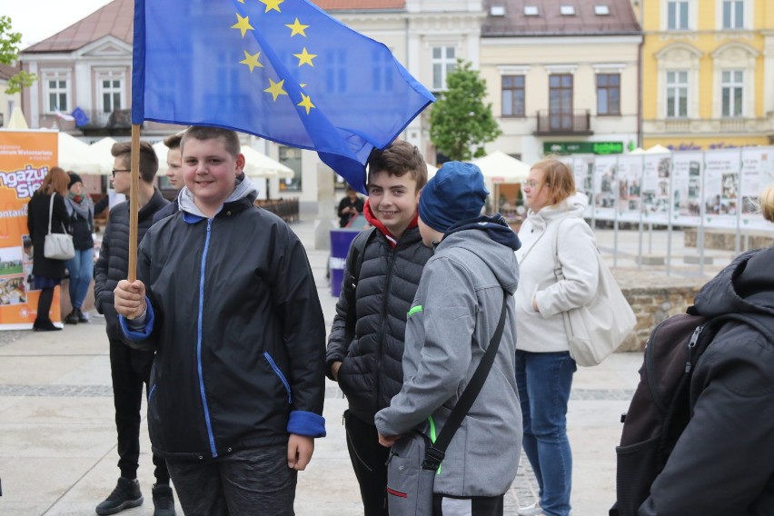 Dzień Europy w Kielcach. Zaśpiewali "Odę do radości" [FILM]