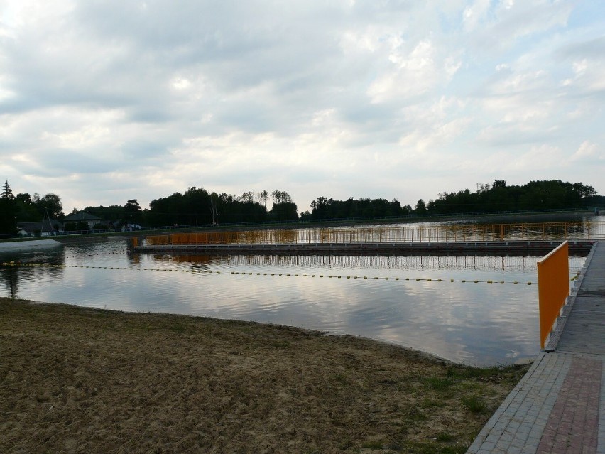 Amatorów zimnych kąpieli można spotkać też nad zlewem...