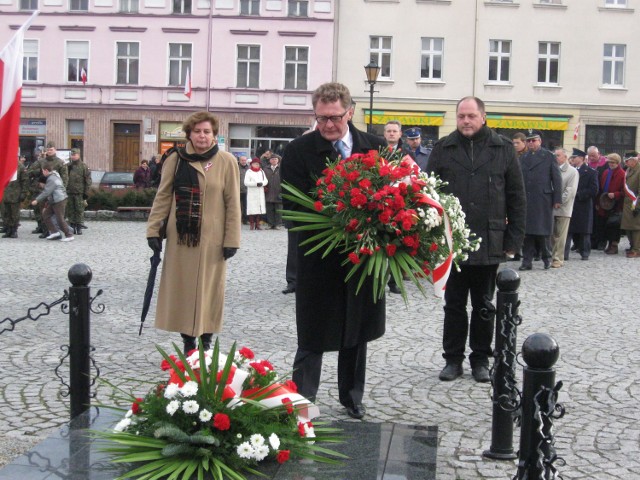 Wieńce składano pod pomnikiem na Placu 20 Października