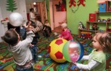 &quot;Kraina świetlików&quot; w Sosnowcu. Dzieci w przedszkolu uczą się odróżniać dobro od zła
