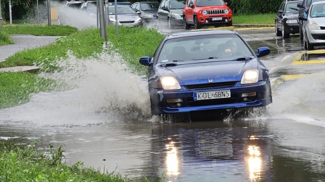 Kielce, ulica biskupa Kaczmarka po ulewie w środę 30 sierpnia