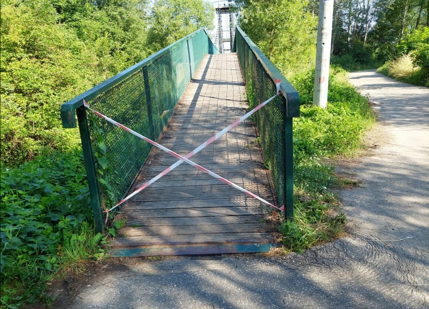 Stan techniczny desek na moście wiszącym na Rabie był...