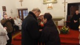 Ks. biskup Ryszard Kasyna poświęcił nowy ołtarz w Starym Bukowcu