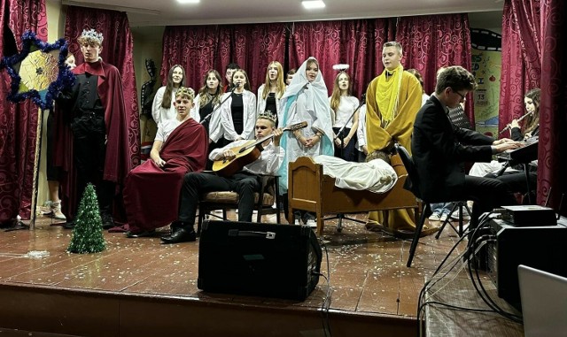 W piątek, 26 stycznia w klubie Hades kazimierskiego Liceum Ogólnokształcącego imienia Marii Curie-Skłodowskiej odbył się konkurs kolęd i pastorałek dla klas pierwszych.