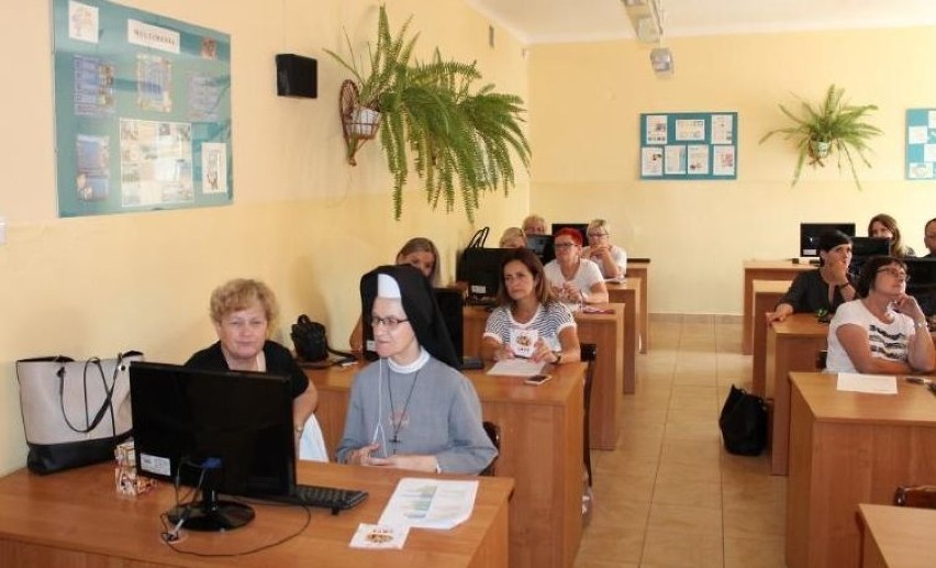 Nauczyciele z PSP 4 w Radomsku uczyli się programowania [ZDJĘCIA]