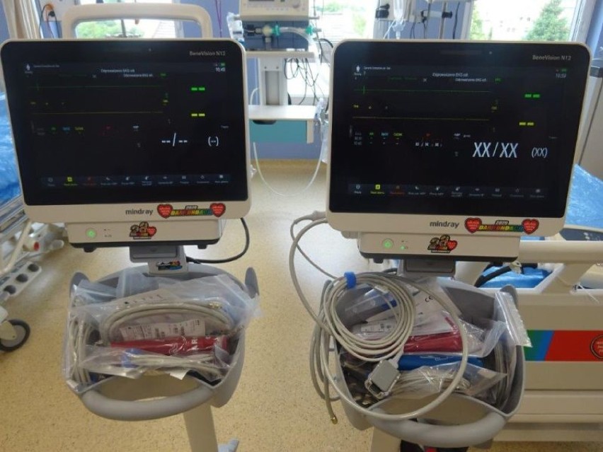 Pomoc dla wolsztyńskiego szpitala wciąż napływa. WOŚP przekazała trzy kardiomonitory.