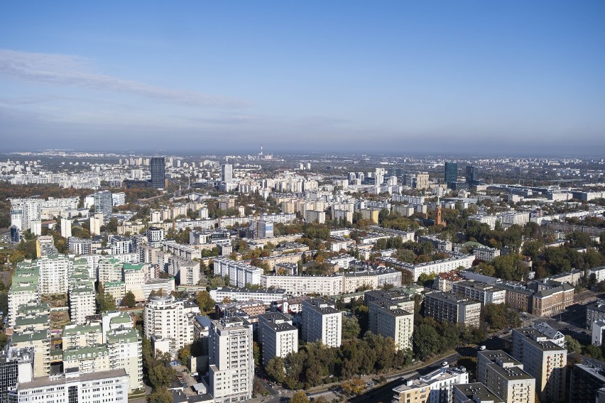 Panorama Warszawy z miejsca dostępnego dla wybranych. Jak stolica wygląda z wysokości ponad 170 metrów? 