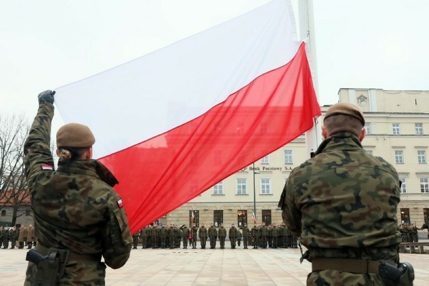 Takie są zarobki w polskim wojsku 2023. Jeśli chciałbyś...