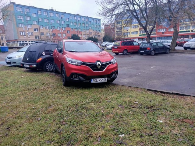 Auto zostało uderzone z taką siłą, że wpadło na inne