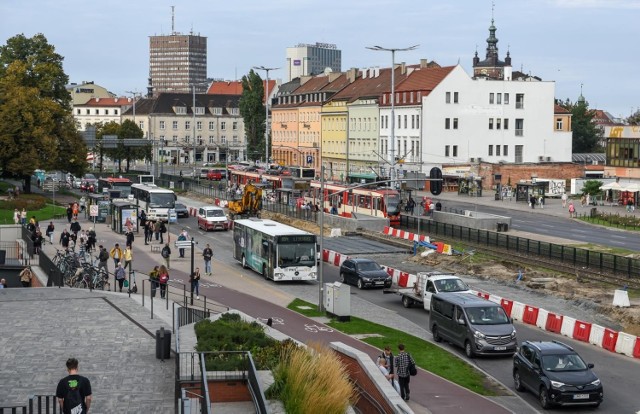 15.09.2021 gdansk
budowa naziemnego przejscia dla pieszych na wysokosci bramy wyzynnej. duze utrudnienia komunikacyjne na ulicach waly jagiellonskie i okopowa ( w kierunku pruszcza gdanskiego)
fot. przemek swiderski / polska press / dziennik baltycki