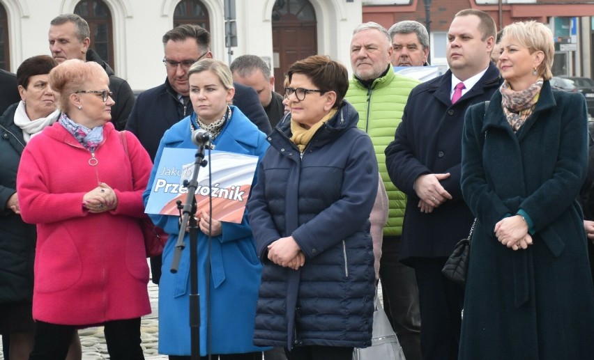 Premier Beata Szydło rekomendowała kandydatów PiS w wyborach...