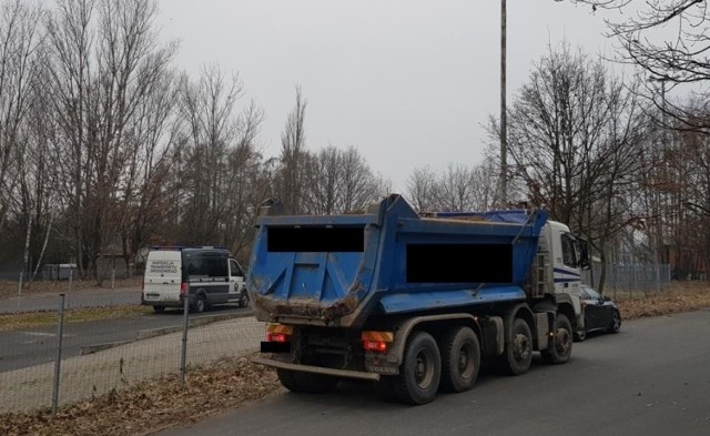 Kierowca tej ciężarówki miał pojazd obciążony ponad dopuszczalne normy o 6 ton.
