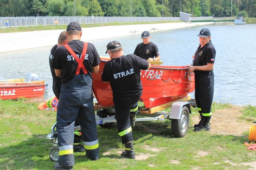 W Gołuchowie strażacy oraz ratownicy szkolili się z ratownictwa wodnego