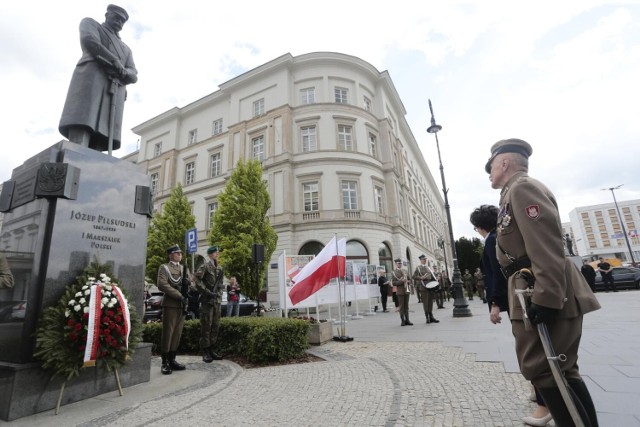 Wojsko Polskie zachęca do wstąpienia do służby wojskowej.
