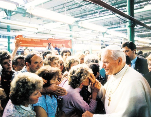Jan Paweł II u włókniarek w Unionteksie