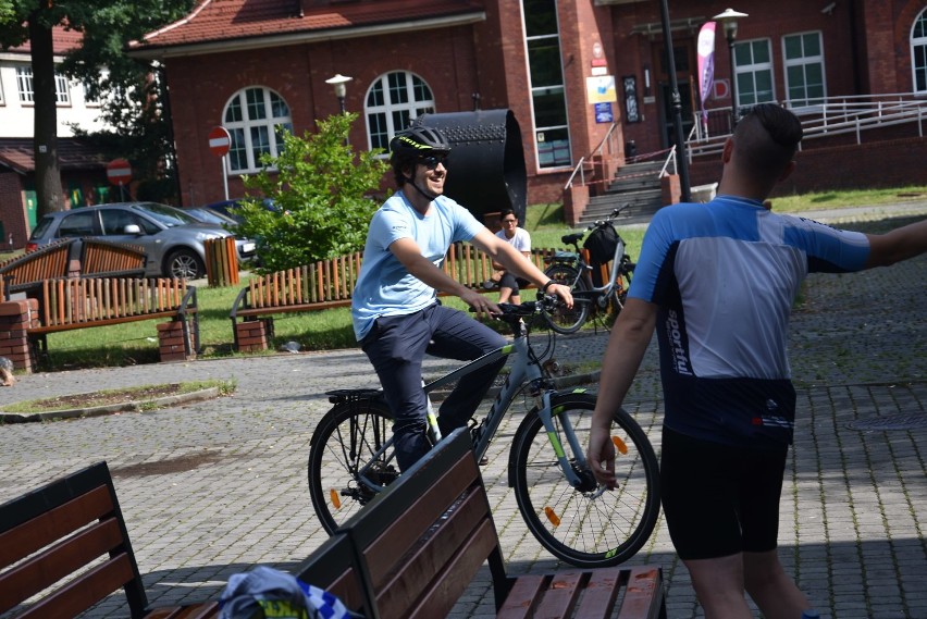 Rower, autobus czy auto? Wyścig wygrywa prezydent Kuczera na rowerze!