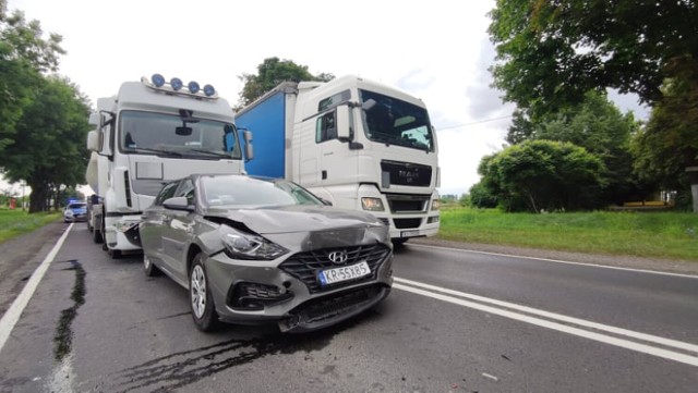 Wypadek na DK12 w Poniatowie z udziałem czterech samochodów, 26.07.2021