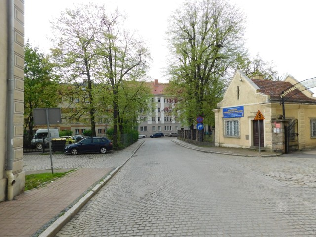 Ulica Zamkowa w Wałbrzychu na aktualnych zdjęciach z maja 2021 roku