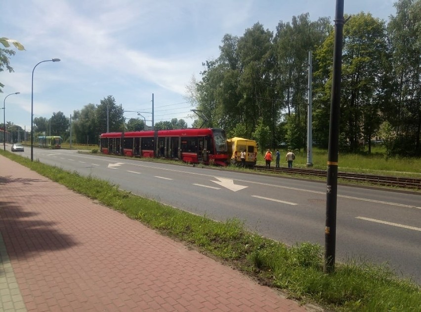 Bytom. Samochód dostawczy zderzył się z tramwajem na...