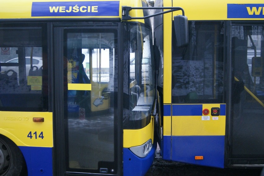 Zderzenie autobusów KLA na ulicy Górnośląskiej w Kaliszu [FOTO]