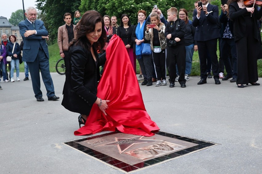 Gwiazdę Jana A.P. Kaczmarka odsłoniła żona artysty,...