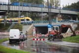 Kraków. Przedłuża się remont drogi pod wiaduktem nad ul. Prądnicką. Kierowcy mają dość utrudnień [ZDJĘCIA]