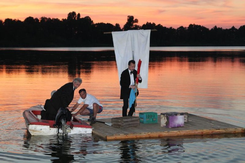 Spektakl  na jeziorze wolsztyńskim