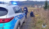 Znaleźli ją w zaroślach w Boguszowie - Gorcach. Policjanci uratowali życie 26-letniej kobiecie