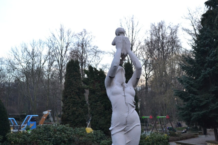 Pomnik matki z dzieckiem