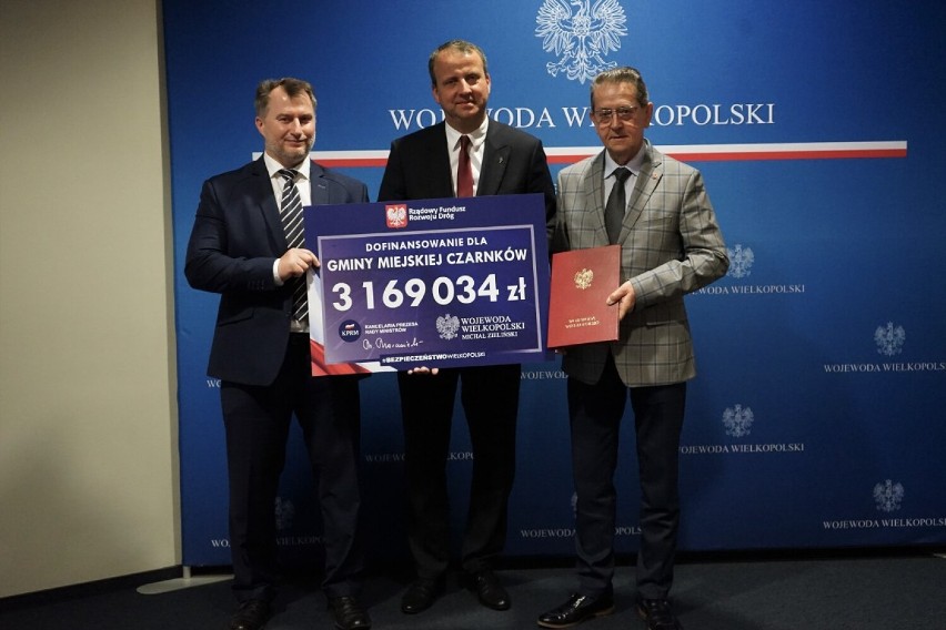 Ponad 30 milionów złotych dla 16 powiatów z całej Wielkopolski na rozwój infrastruktury