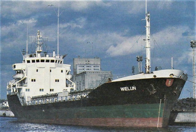 „Wieluń” był statkiem towarowym o długości 95 metrów i ładowności ponad 4 tysięcy ton