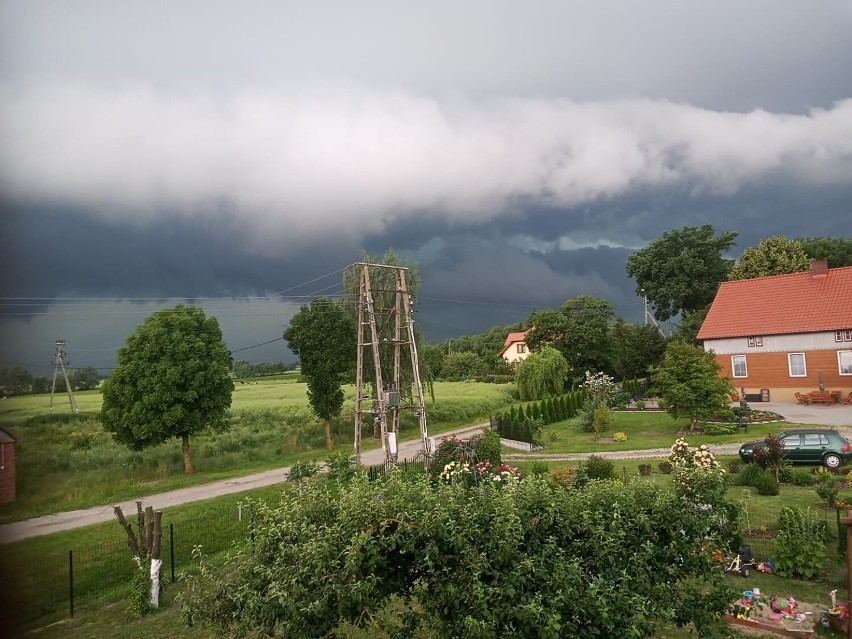 Burza nad Żuławami i Mierzeją złapana okiem Czytelników