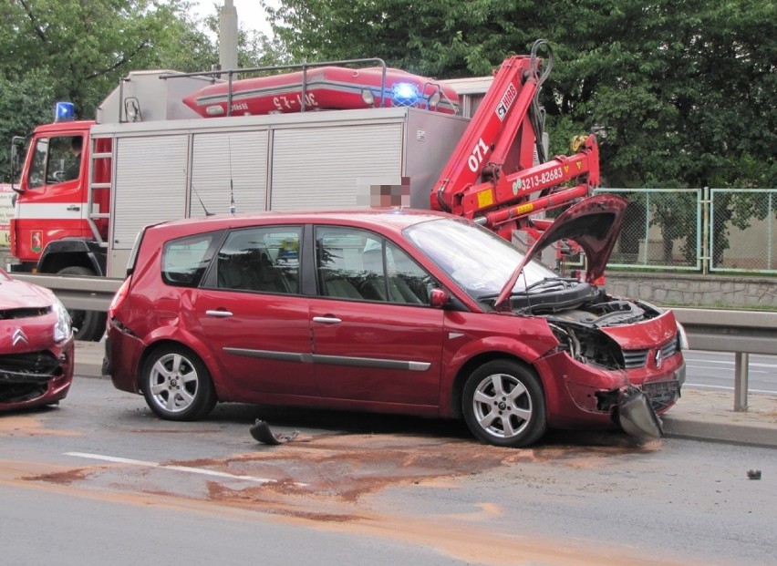 Al. Kraśnicka: Wypadek czterech aut. Trzy osoby w szpitalu