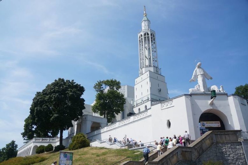 Tak jest, ten kościół ma taras widokowy, z którego widać...