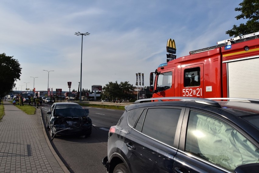 Kolizja czterech samochów osobowych na DK nr 6 w Rumi