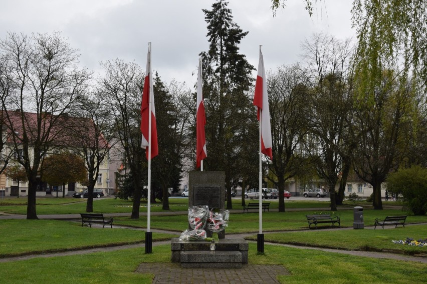 Nowy Tomyśl. Przedstawiciele władz złożyli kwiaty z okazji rocznicy uchwalenia Konstytucji 3 maja