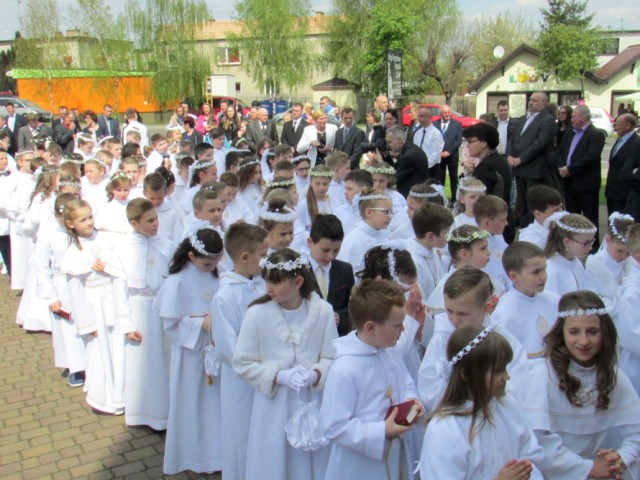 Komunia 2016 w Chodzieży: Uroczystość w parafii Nawiedzenia NMP [FOTO]