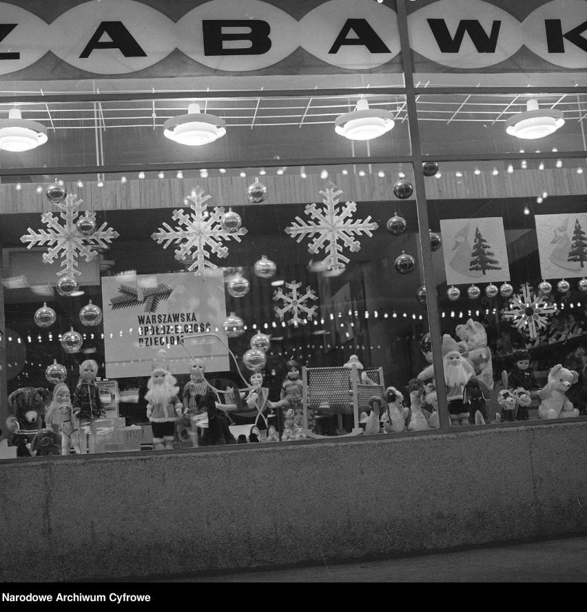 Świąteczne iluminacje barów i sklepów w Warszawie, 1969 r.