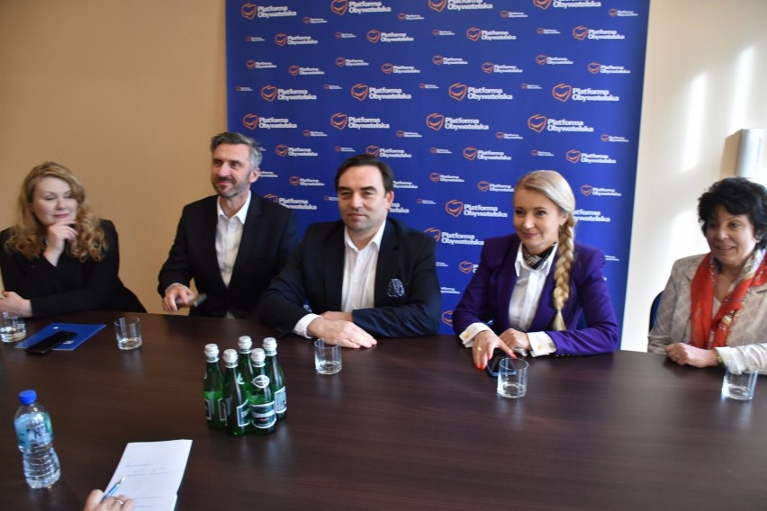 Posłowie Koalicji Obywatelskiego przyjechali do Pleszewa i...