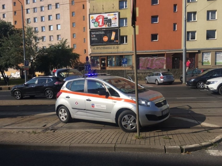 Kolizja: na ul. Wyszyńskiego tramwaj zderzył się z osobówką