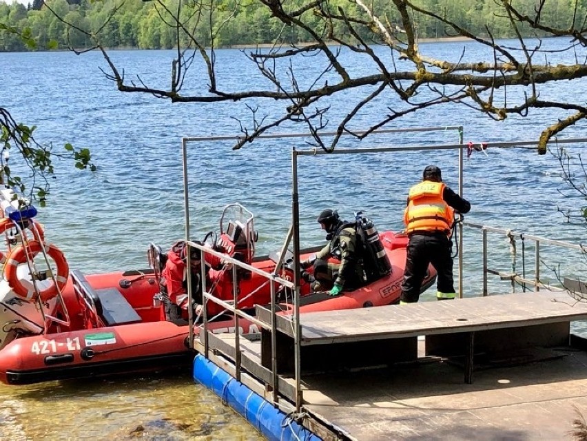 Z jeziora Hańcza wyłowiono ciało nurka. Policja i prokuratura ustalają przyczyny tragedii