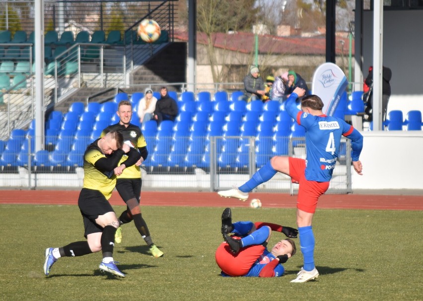 V liga. Pomezania Malbork zremisowała z Kolejarzem Chojnice. Błękitni Stare Pole rozgromieni w Stężycy