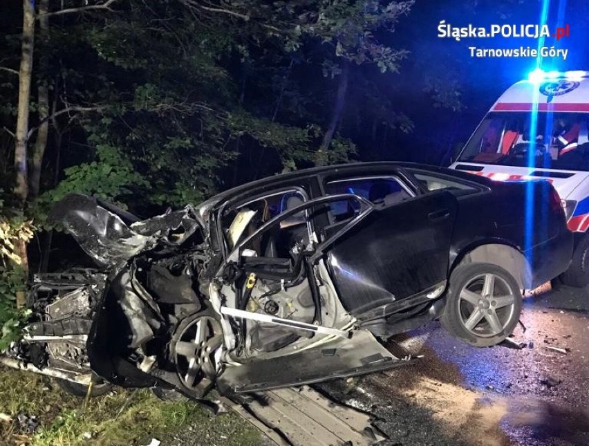 Bardzo poważny wypadek w powiecie tarnogórskim - 5 osób w...
