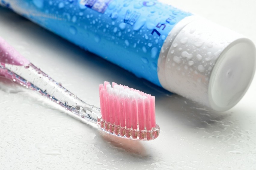 Pasty do zębów powinno się używać kilkakrotnie w ciągu dnia....