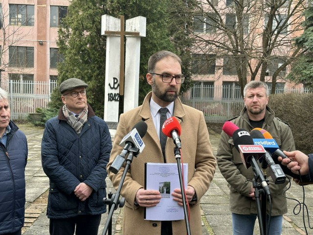 Pomnik Pomordowanych Pracowników Fabryki Broni przejdzie remont.